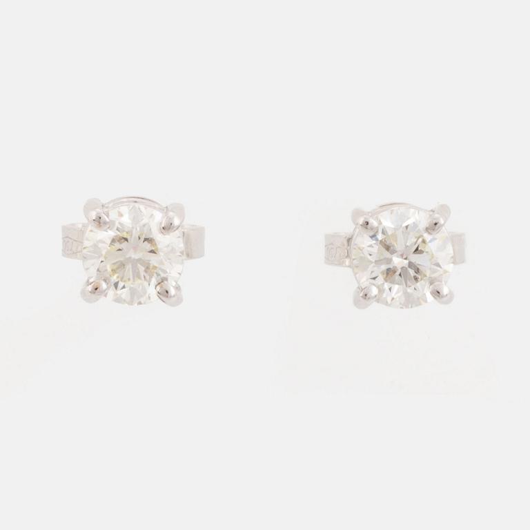 Örhängen med briljantslipade diamanter, med IGI certifikat.