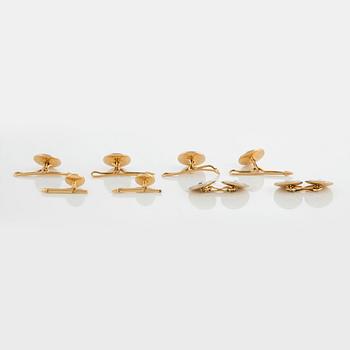 A pair of cufflinks, two shirt studs and four vest buttons in 18K gold and platinum set with mother-of-pearl and pearls.