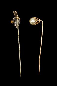 KRAVATTNÅLAR, 2 st, b.la. mässing.