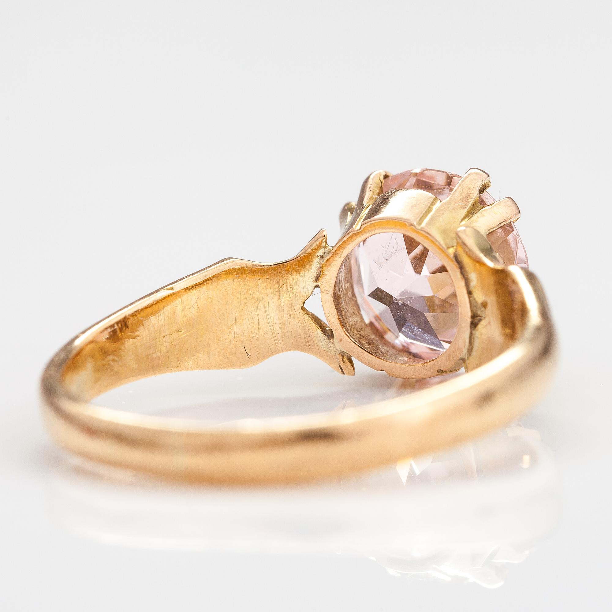 An 18K gold ring with a YAG-stone. Johan Akseli Tarkiainen, Vyborg 1927.