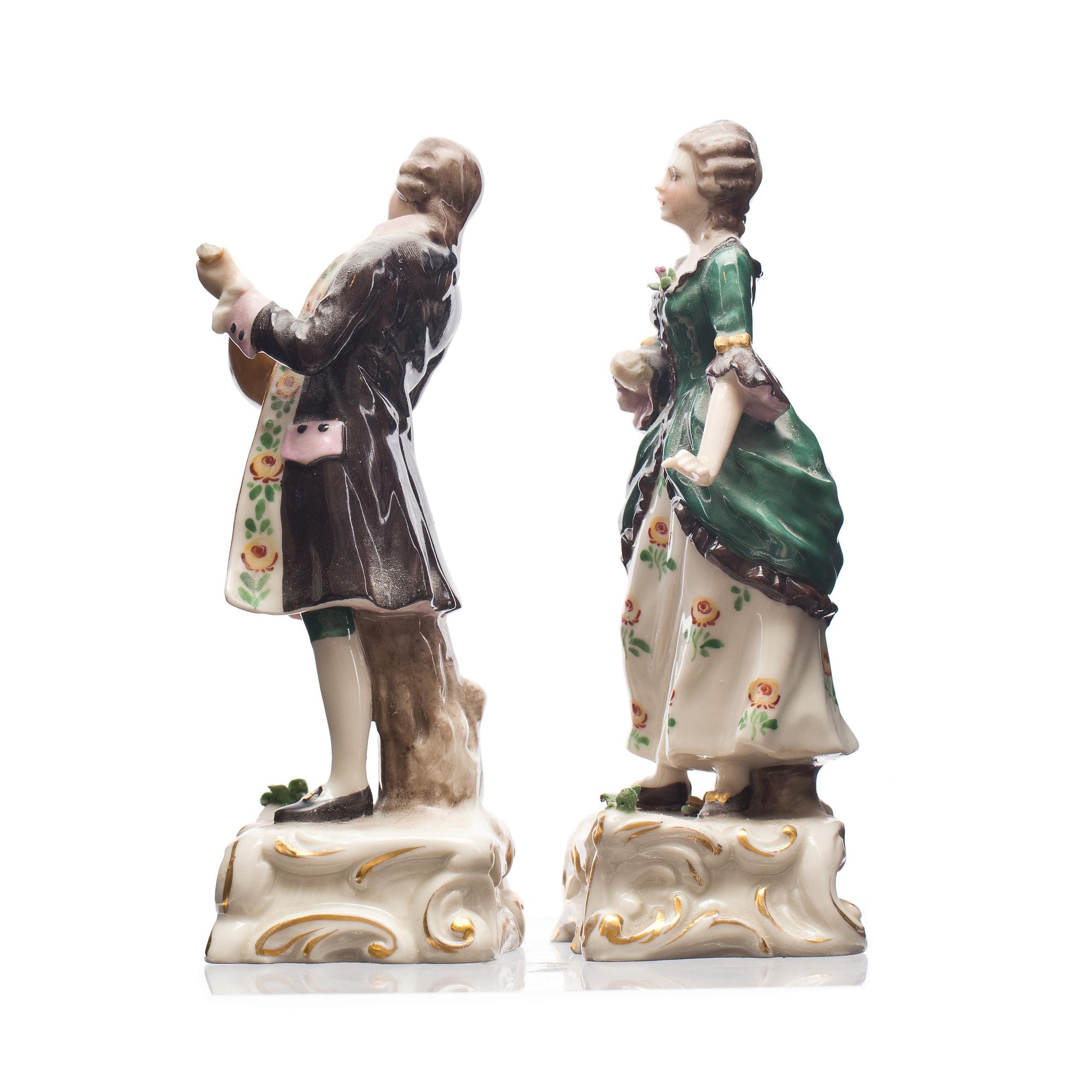 FIGURINER, 2 par, porslin. Omkring 1900.