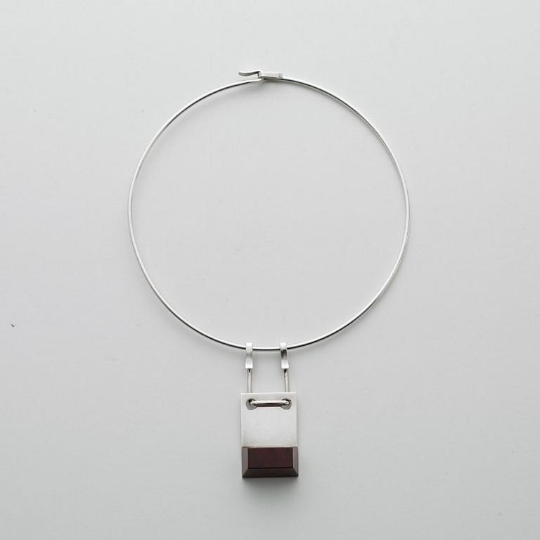 SIGURD PERSSON, halsring med hänge, Stockholm 1981, sterling.