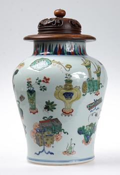 A Transitional wucai jar, 17th Century.