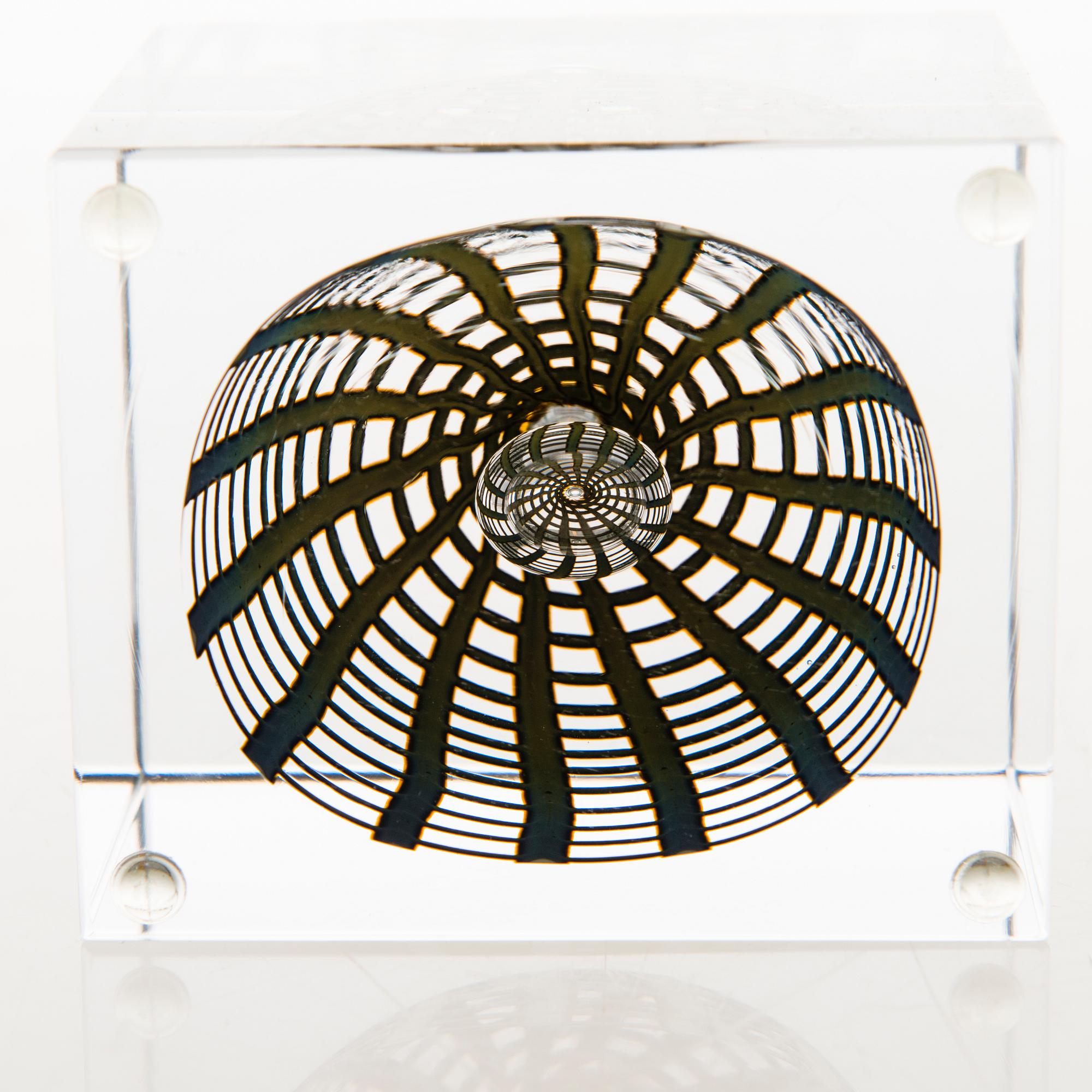 OIVA TOIKKA, AN ANNUAL CUBE, glass, signed Oiva Toikka Nuutajärvi 2002, numbered 98/2000.