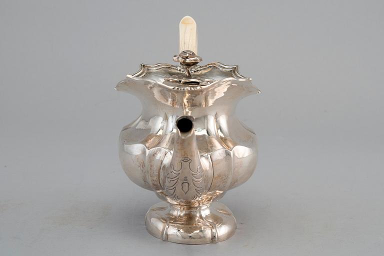 A TEA-POT, 84 silver Moskow 1850. Weight 385 g.