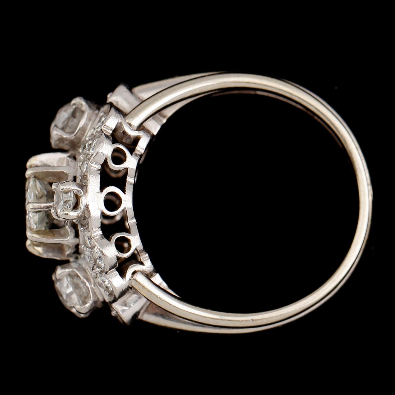 RING, 18 k vitguld, diamanter tot ca 2.50 ct.