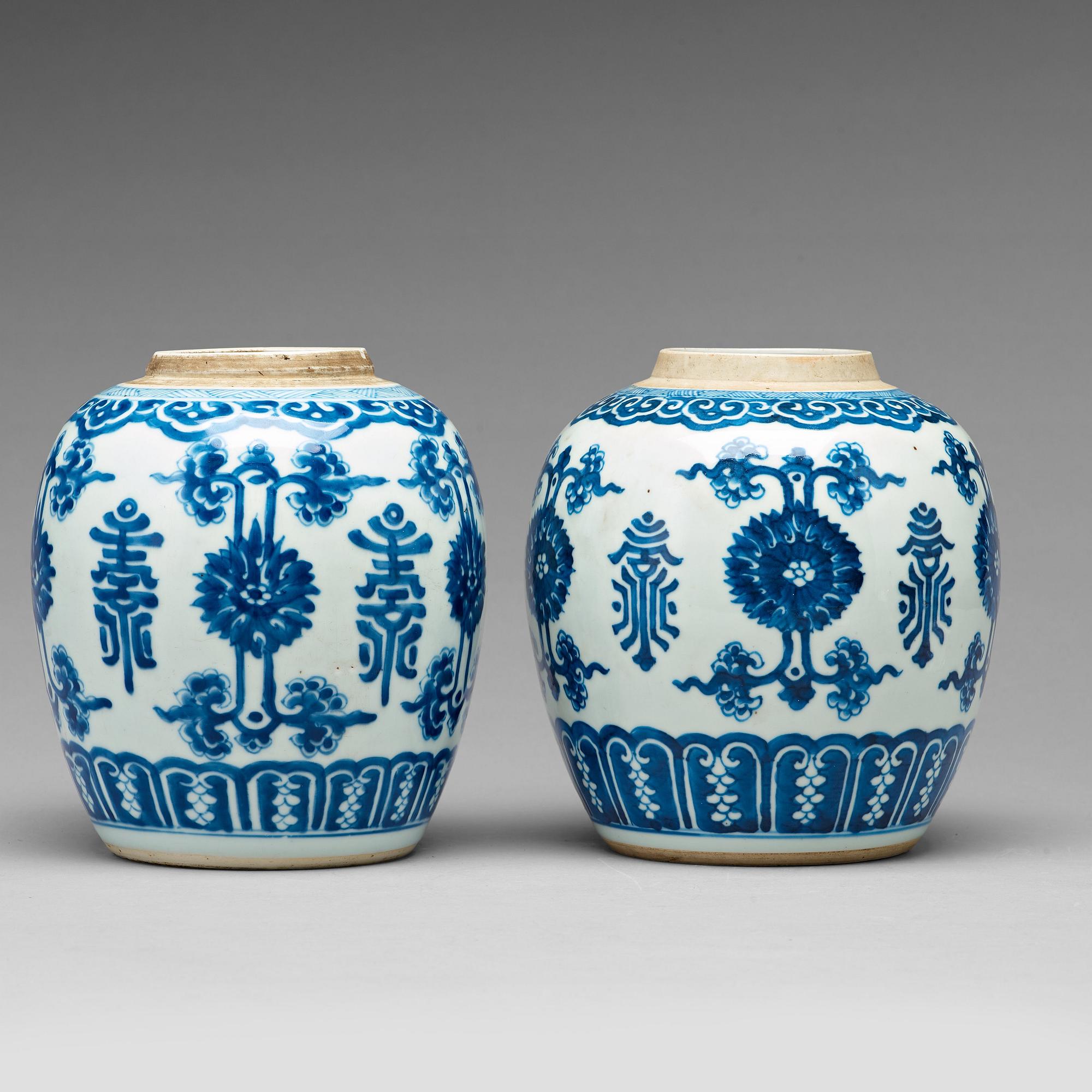 Two blue and white jars, Qing dynasty, Kangxi (1662-1722).