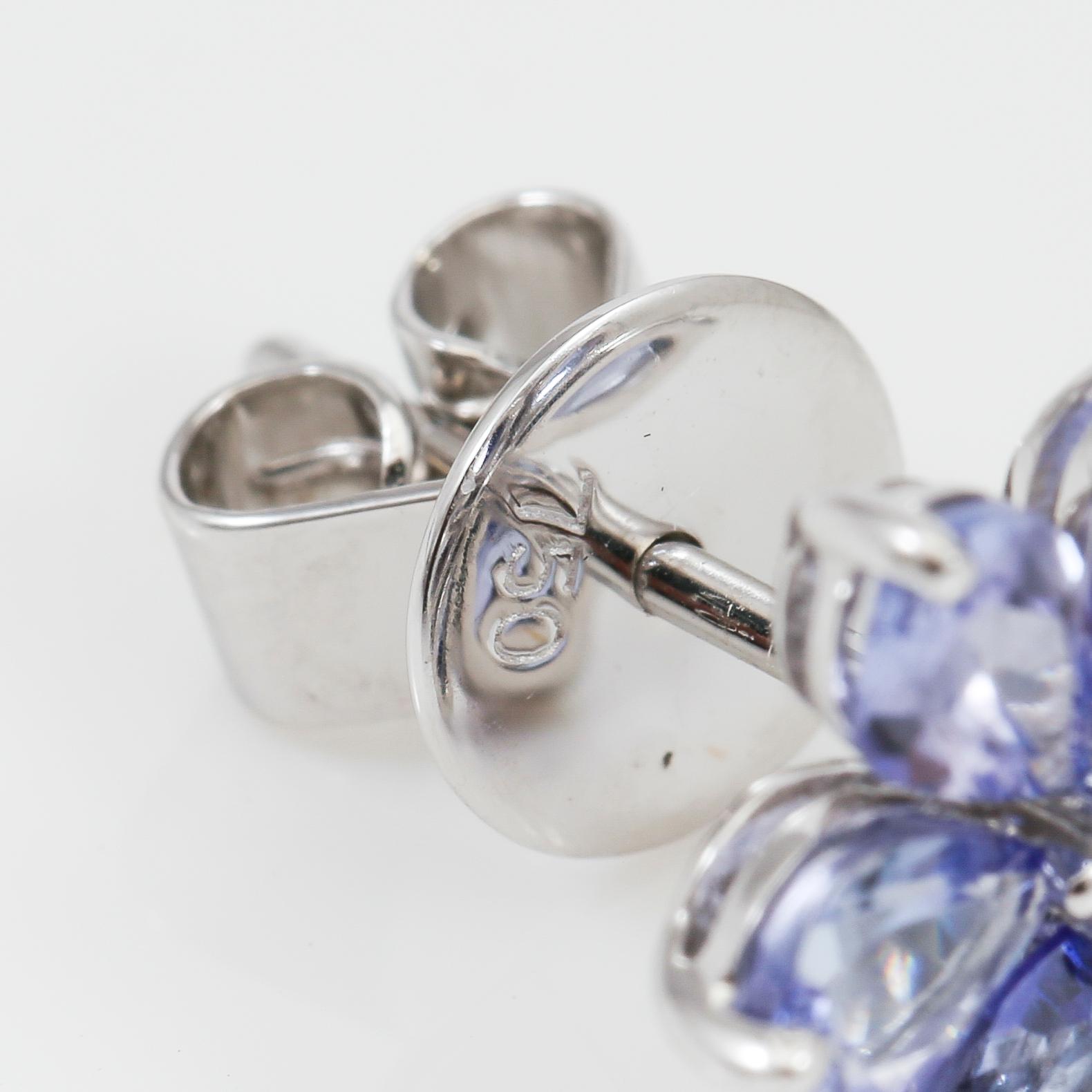 ÖRHÄNGEN, 1 par, blå tanzaniter totalt ca 1,90 ct.