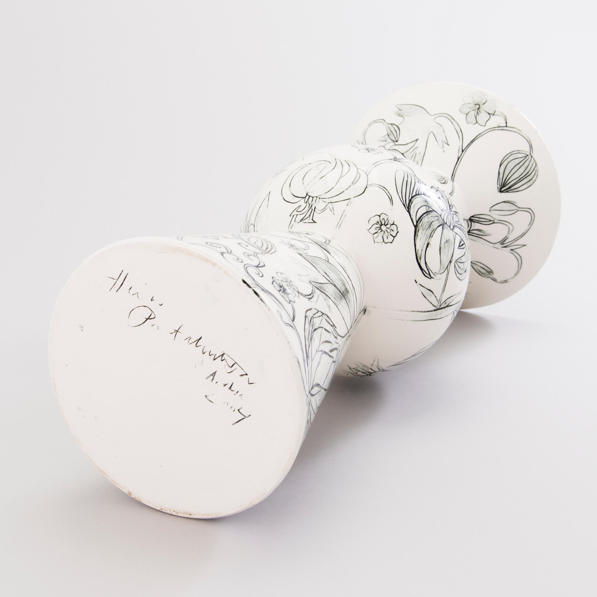 HEINI RIITAHUHTA, maljakko, posliinia, "Kesä", signeerattu Heini Riitahuhta Arabia 2004.