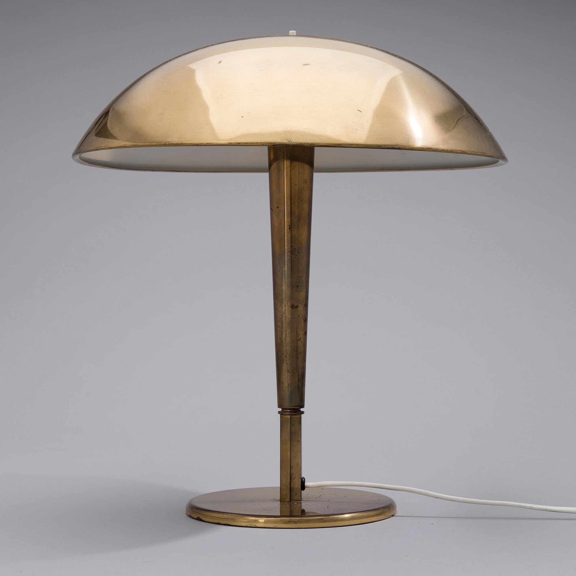 PAAVO TYNELL, BORDSLAMPA. Tillverkad av Taito Oy eller Idman på 1930-/40-talet.