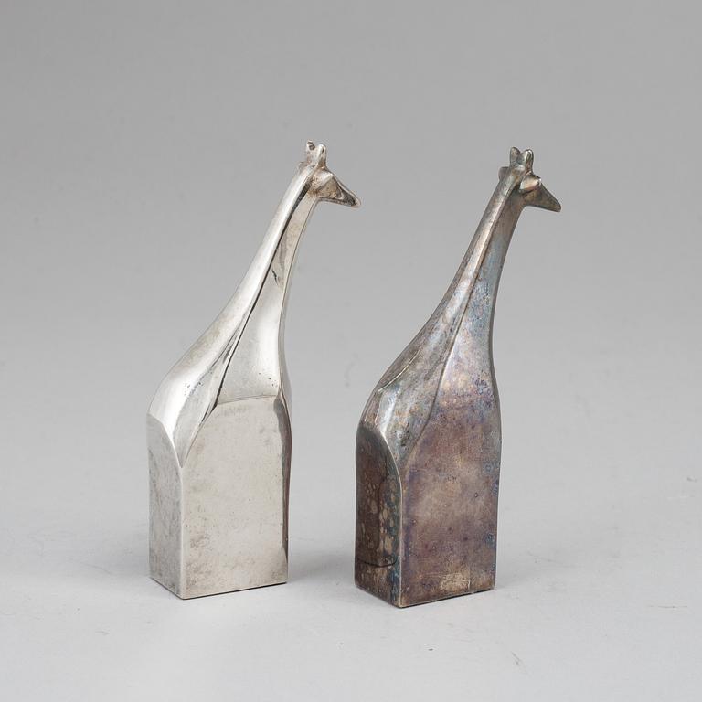 GUNNAR CYRÉN, a group of two silver plated figurines, Dansk Designs, Japan.