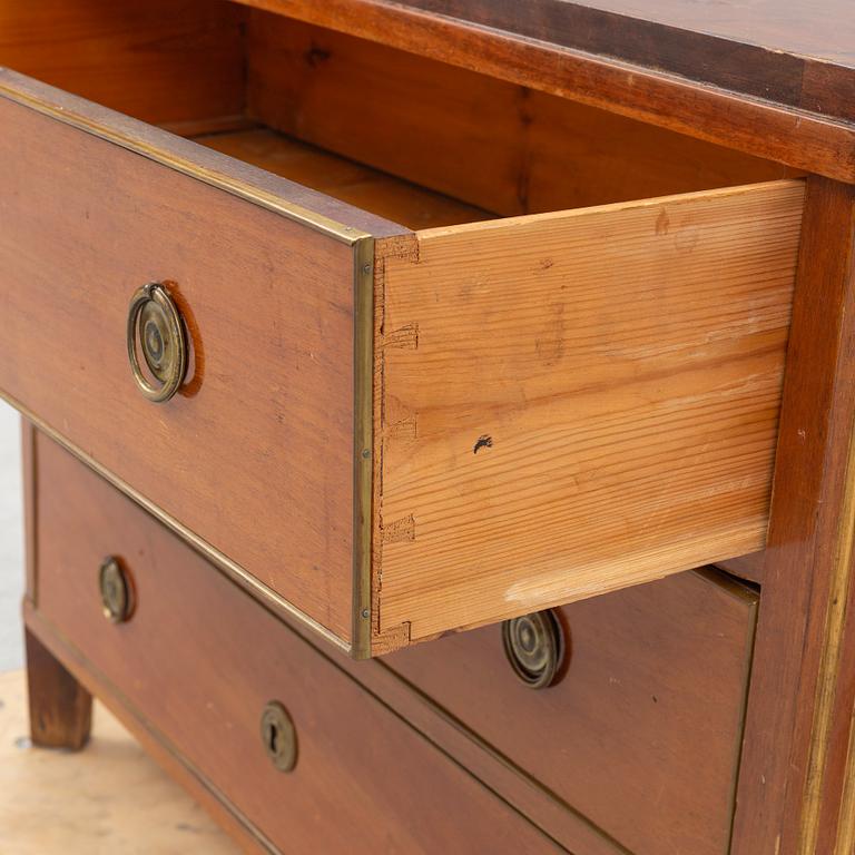 A Gustaivan chest of drawers, 19th century.