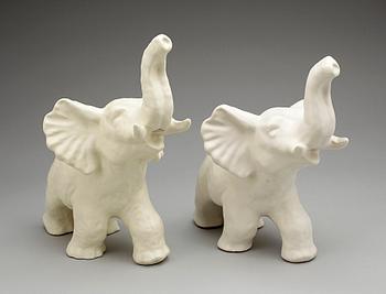 FIGURINER, 2 st, lergods, Vicke Lindstrand, Upsala-Ekeby, 1900-tal.