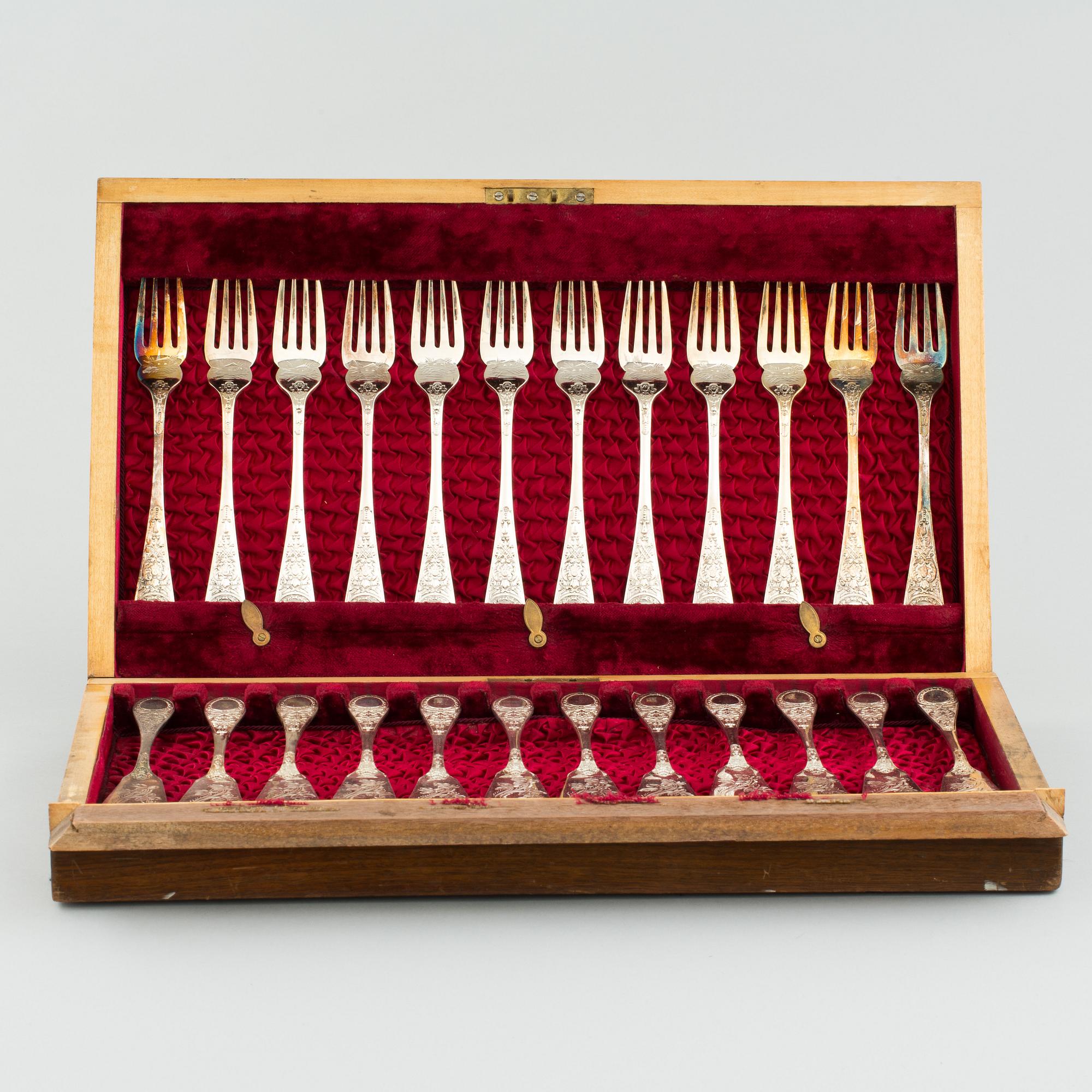 FISKBESTICK, 24 delar, nysilver. England.