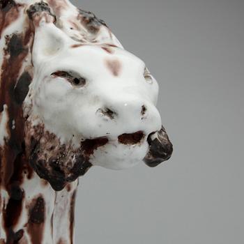 A Taisto Kaasinen glazed ceramic sculpture of a lynx, Upsala-Ekeby.