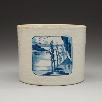 A blue and white brush pot, Qing dynasty, Kangxi (1662-1722).