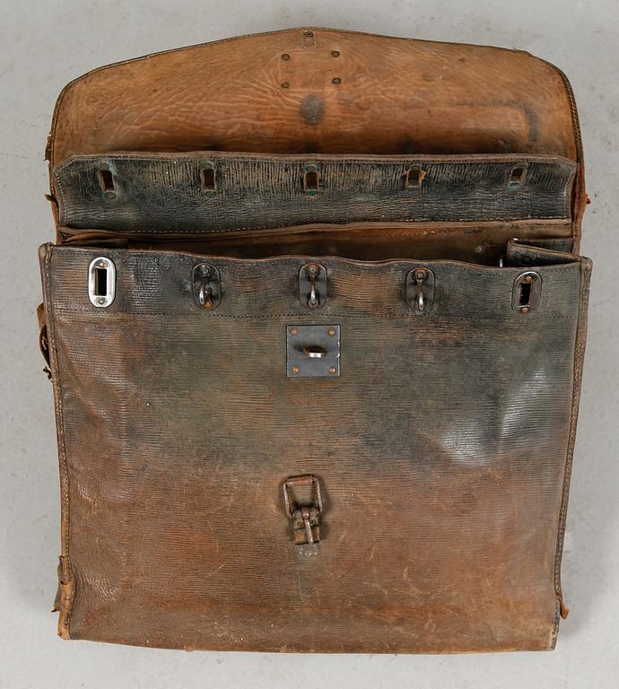 LÖS/POSTVÄSKOR, 2 st, läder, 1900-talets förta hälft.