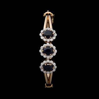 A BRACELET, facetted sapphires, brilliant cut diamonds, 18K gold.