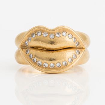 Ring, Ellen Curtis, 18K guld och briljantslipade diamanter. Stockholm 1997.