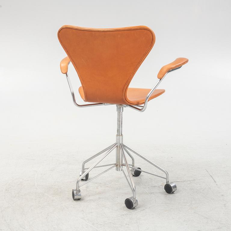 Arne Jacobsen, a 'Seven' swivel shair, Fritz Hansen, Denmark.