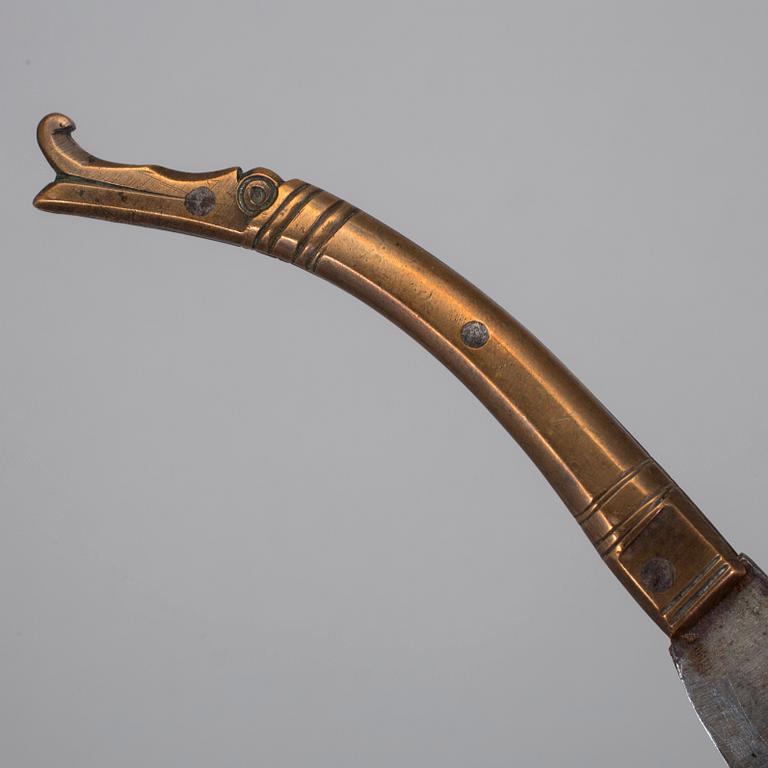 GÄSTABUDSKNIV, mässing, järn, 1700/1800-tal.