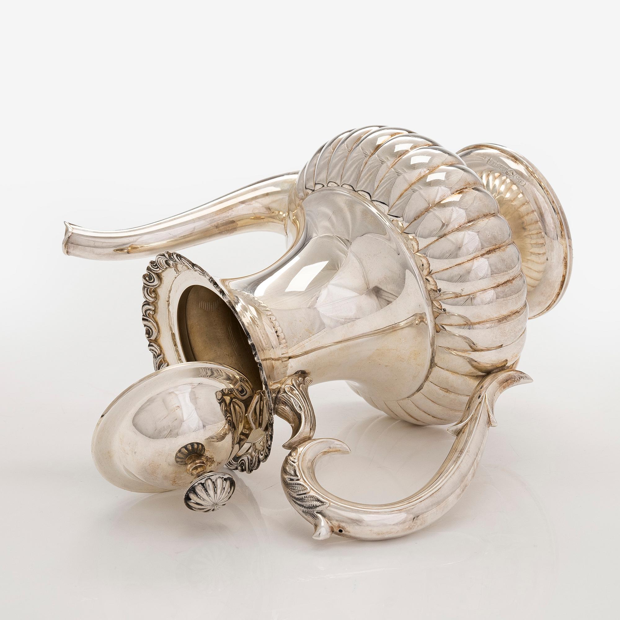 Kahvikannu, hopeaa, Kultakeskus, Hämeenlinna 1987.