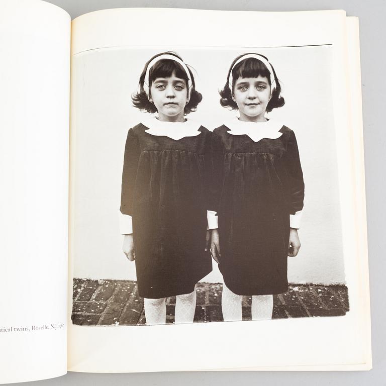 BOOK, "Diane Arbus. An Aperture Monograph", Diane Arbus, special edition The Museum of Modern Art 1972.