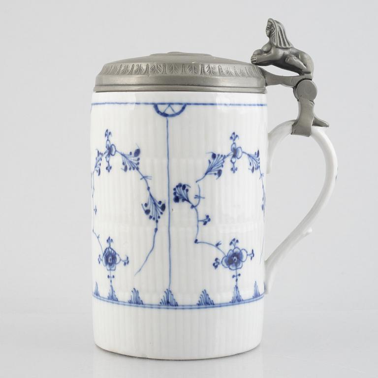 A 'Blue Fluted Plain' / 'Musselmalet rifflet' beer mug with pewter fittings, Royal Copenhagen, first part of the 19th c.