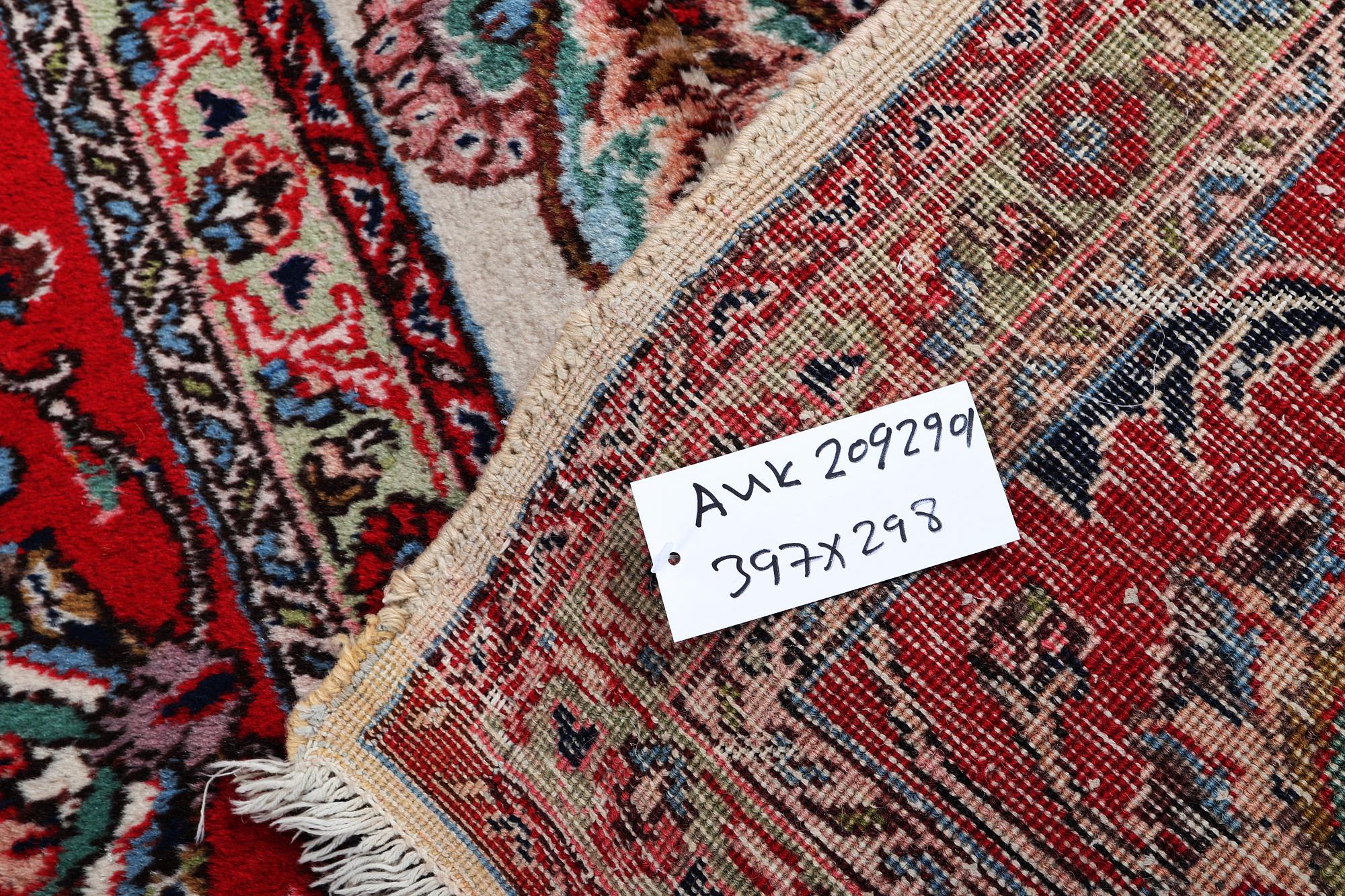 A carpet, Sarouk, ca 397 x 298 cm.