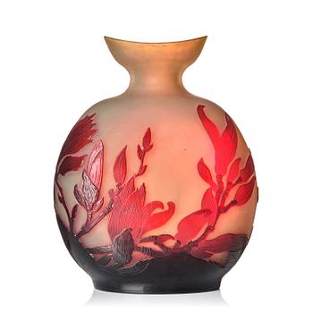 46. Emile Gallé, an Art Nouveau cameo glass vase, Nancy, France, early 1900s.