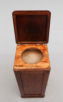 KOMMOD, 1800-talets mitt.