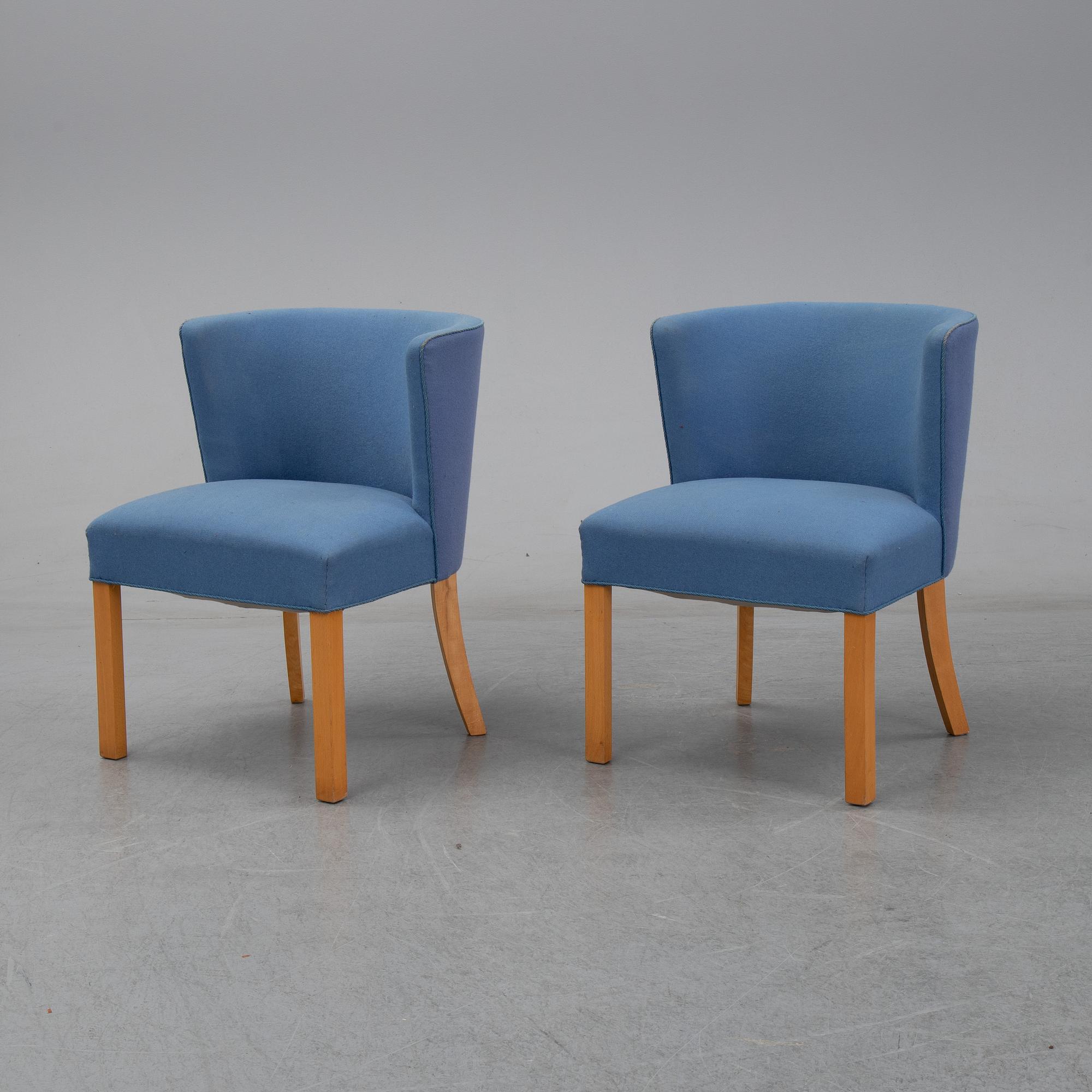 Fritz Henningsen, a pair of beech easy chairs, Fritz Hansen, Denmark.