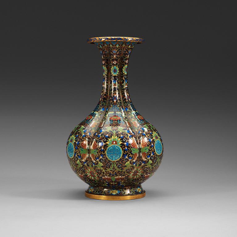 A cloisonné vase decorated with bats and flowers and the character "shou" for long life. Late Qing dynasty, 19th Century.