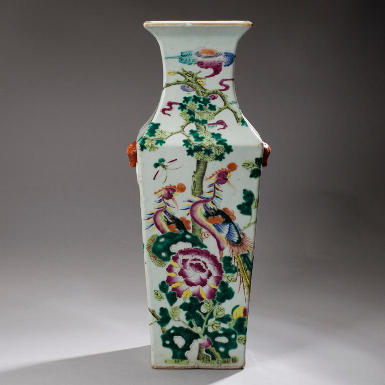 VAS, porslin, Kina, 1800-tal.