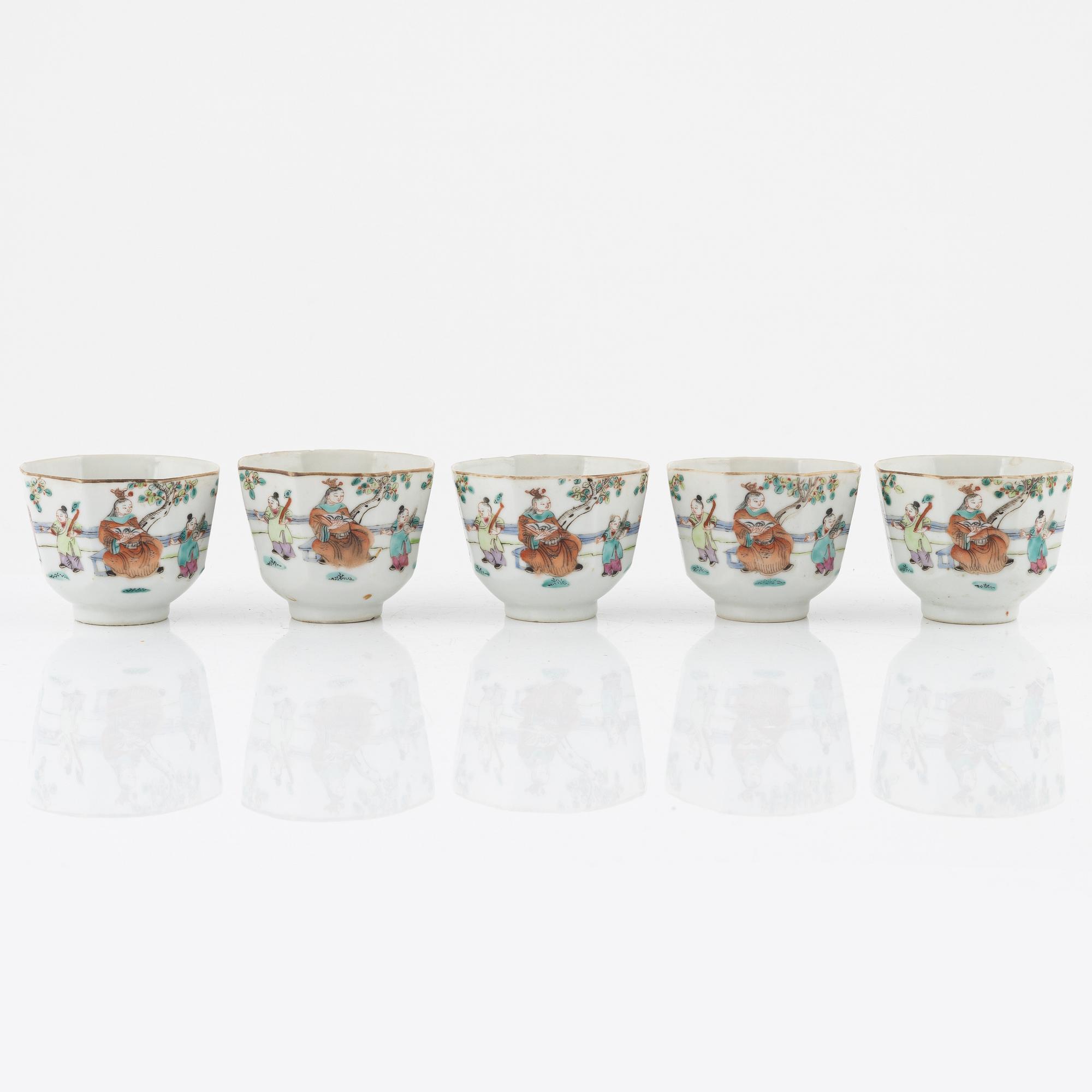 Koppar, 5 st, porslin, Kina, sen Qingdynasti, omkring år 1900.