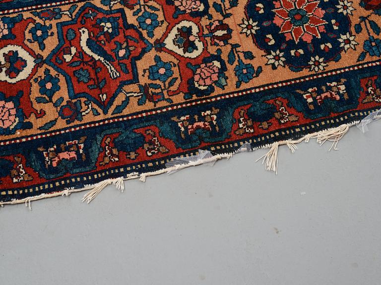 Matto, semi-antique, Chaharmahal/Bakhtiari Province, ca 386, 223,5 cm ( ca 2,5-3,5 cm flat weave at the ends).