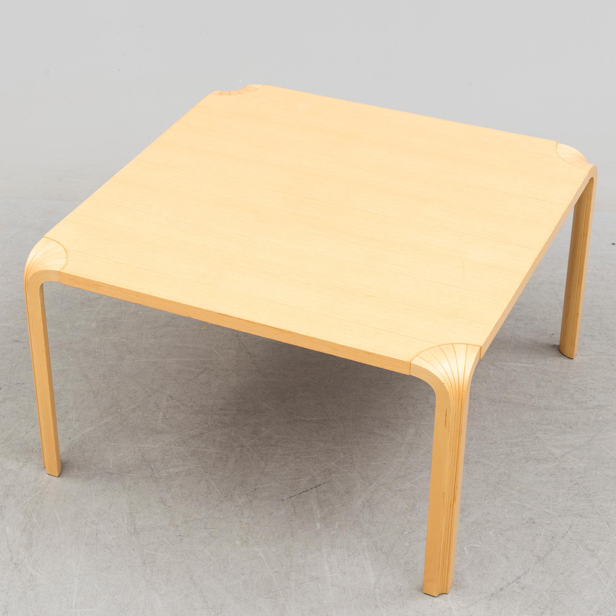 A "MX800B" sofa table, designed by Alvar Aalto for Artek, 20th century.