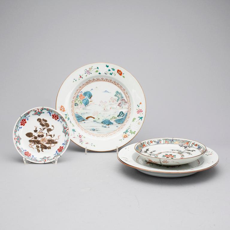 TALLRIKAR,  5 st, porslin Qing dynastin, 1700-tal.