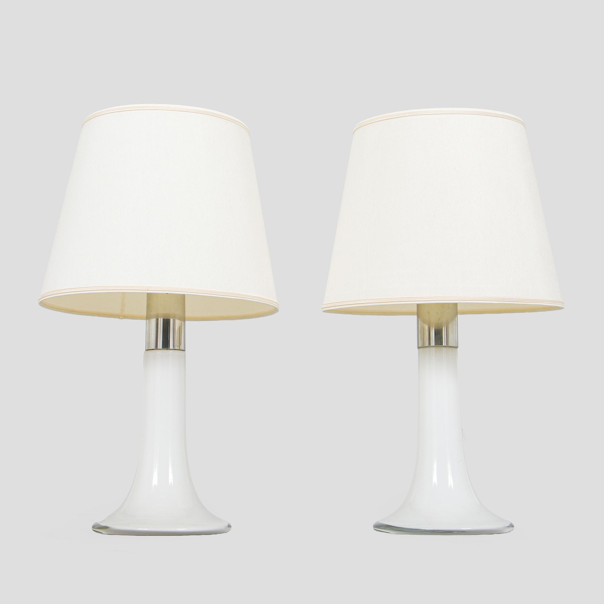 Lisa Johansson-Pape, pöytävalaisimia, 2 kpl, malli 46-017, Stockmann Orno, 1960-luku.