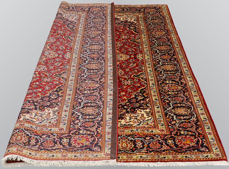A carpet, Kashan, signed, ca 300 x 204 cm.