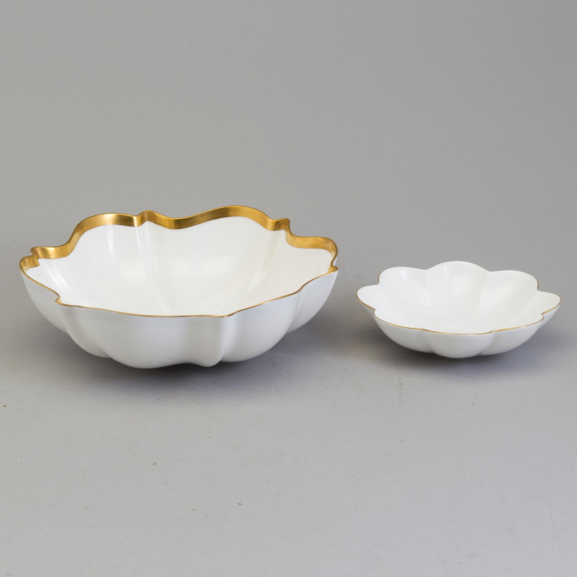 KARIN BJÖRQUIST, a 42 pcs Nobel porcelain dinner service.