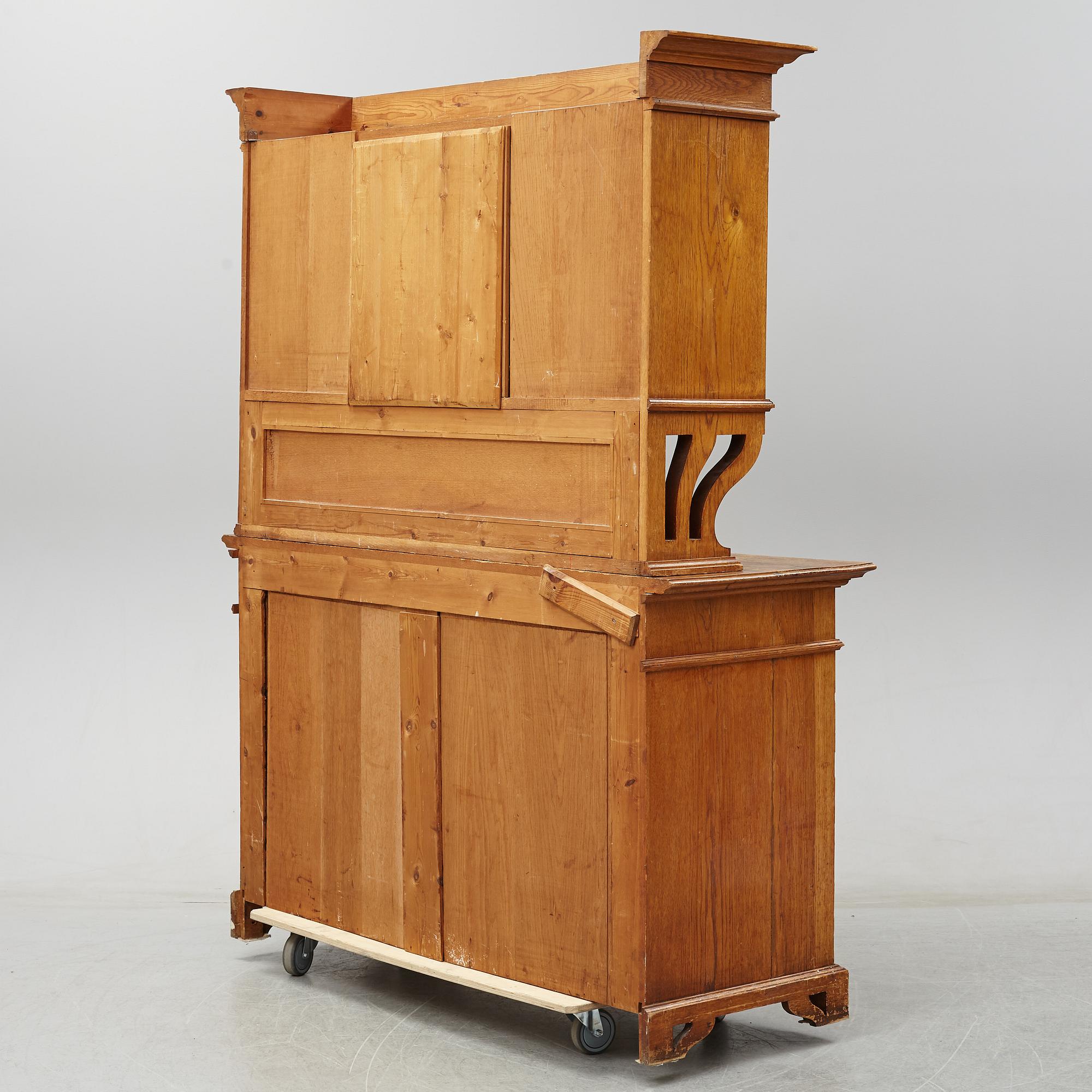 Skåp, jugend, tidigt 1900-tal.