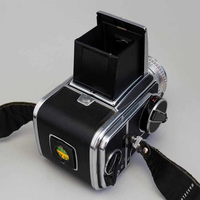 Hasselblad 500/C Camera no TI54816 with from 1964 with five lenses inluding a chrome S-Planar 1:5:6 f=120.