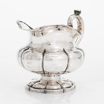 Gustav Okerblom, gräddkanna, silver, S:t Petersburg 1800-talets mitt, oläslig årsstämpel.