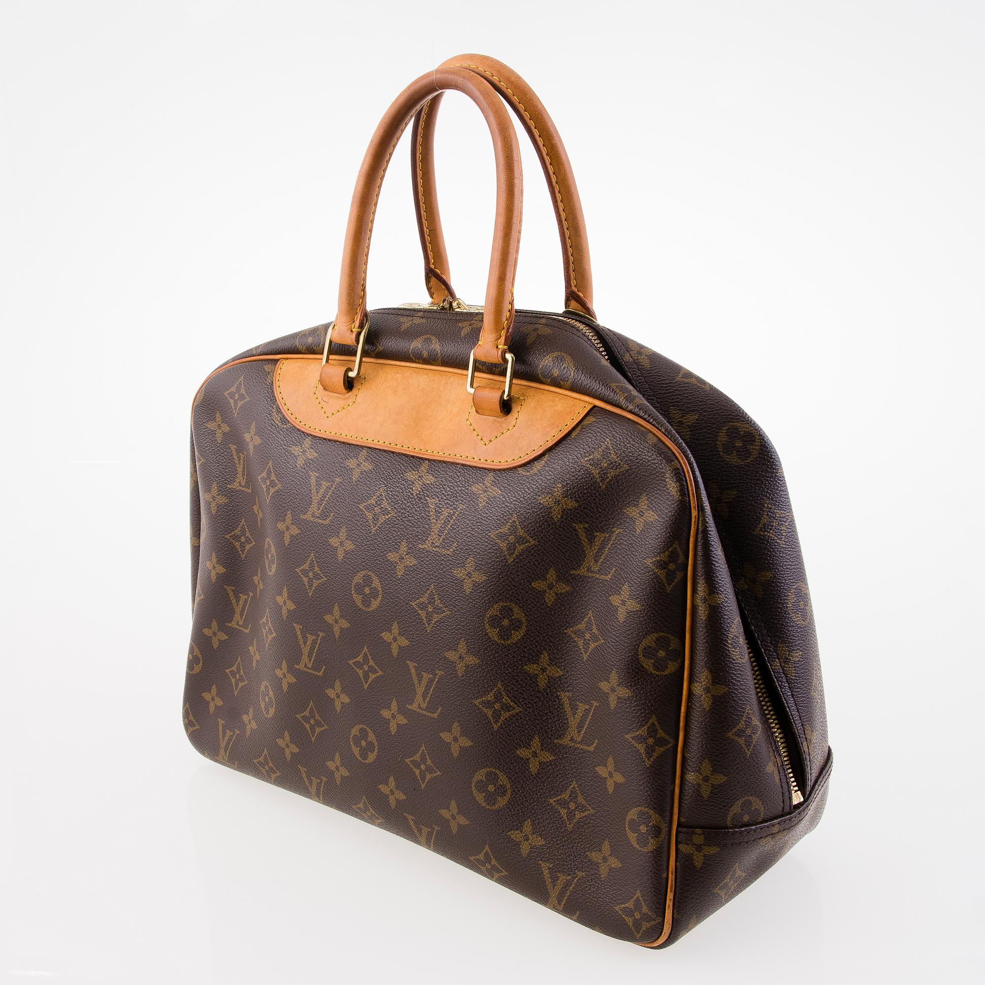LOUIS VUITTON Deauville Bag.