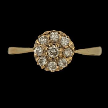 RING, 18k vitguld med 9 briljantslipade diamanter, 1900-tal. Vikt 3 g.