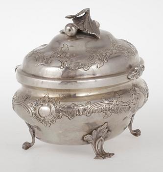 SOCKERSKRIN, silver, nyrokoko, sannolikt Tyskland, 1800-talets andra hälft. Vikt ca 330 gram.