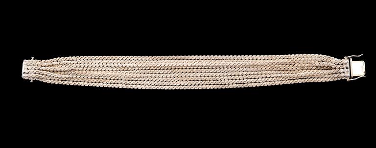 RANNERENGAS, 9-säikeinen. 18K valkokultaa. Keskieurooppa 1960 l. Pituus 19 cm, paino 50 g.