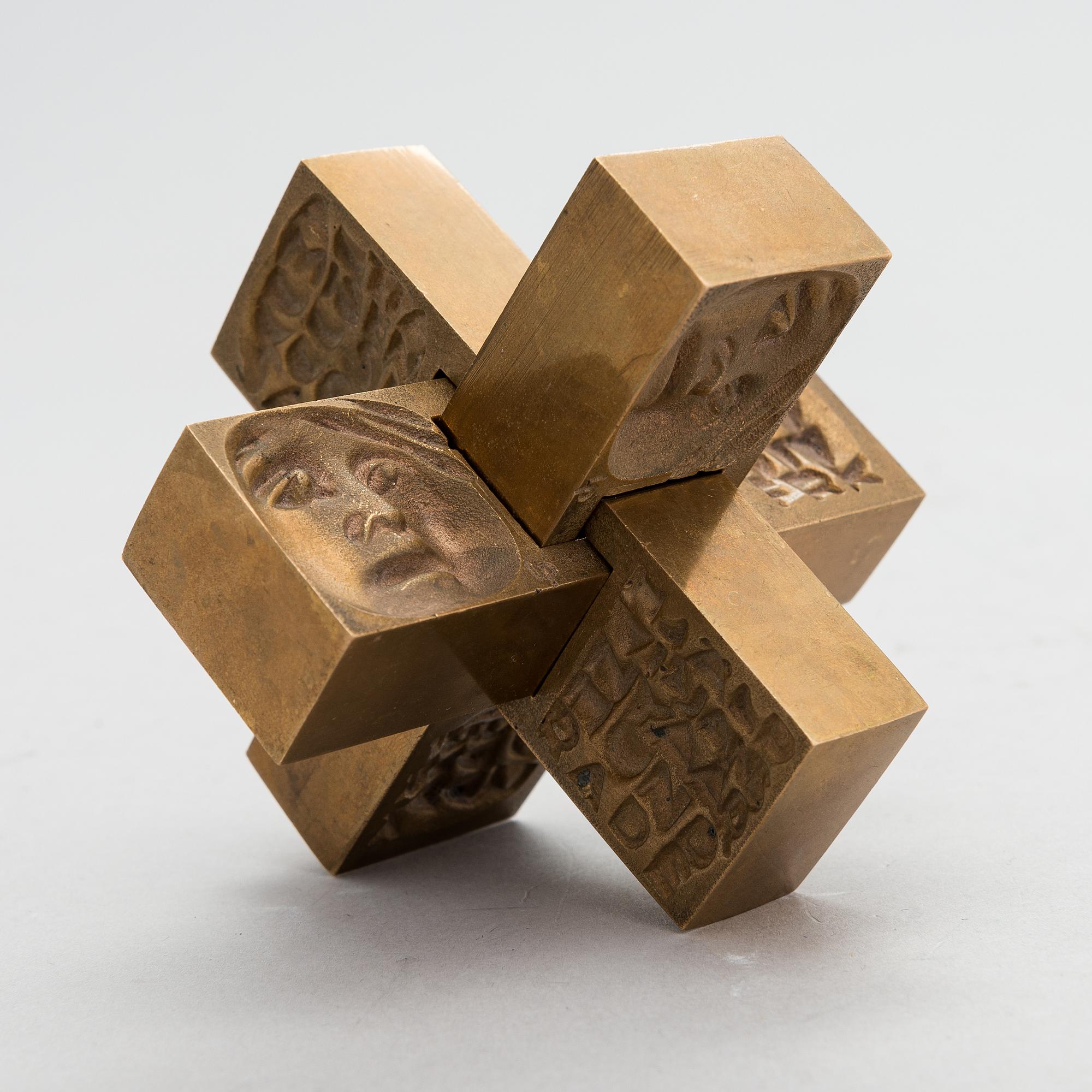 Laila Pullinen, sculpture/medal, bronze, signed LP, numbered 2291.