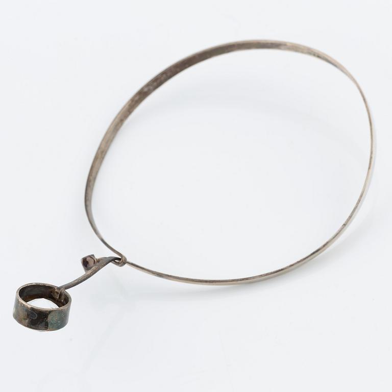 Necklace, bracelet, and a ring, silver with rock crystal, including pieces by Gert Thysell.